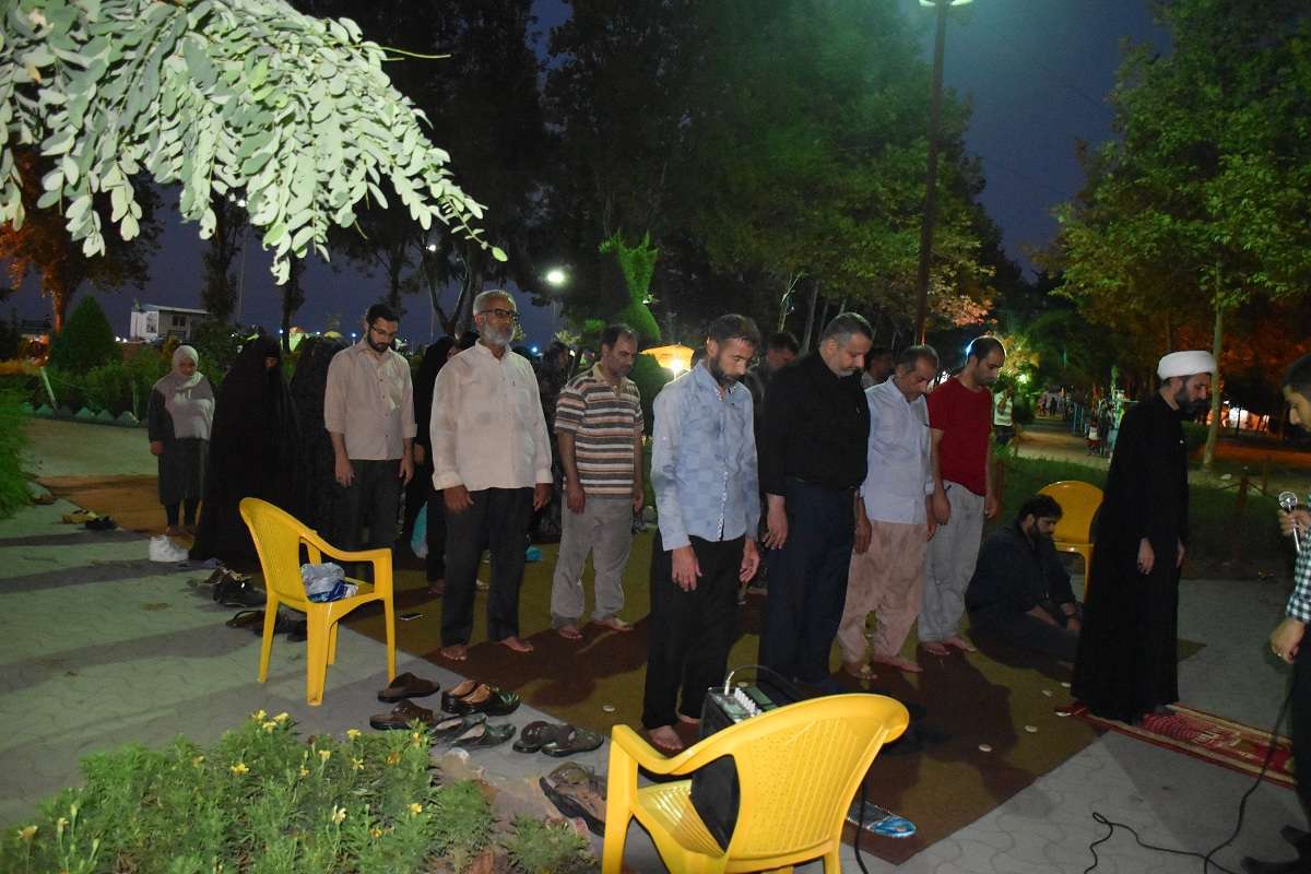 اقامه نماز جماعت در پارکها و بوستان ها بزرگ شهر یزد