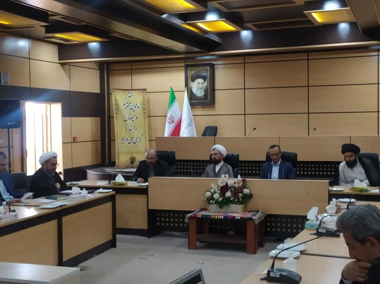 مدیر ستاد اقامه نماز استان سمنان در حضور فرماندار با اعضای شورای اقامه نماز شاهرود دیدار کرد.