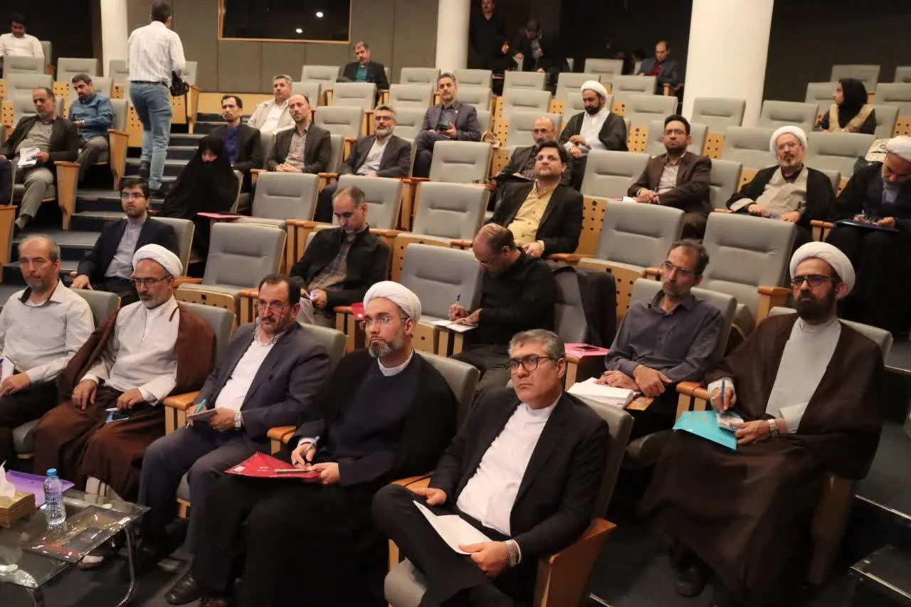اولین نشست دبیران اقامه نماز دستگاه های اجرایی خراسان رضوی در سال 1402 تشکیل شد