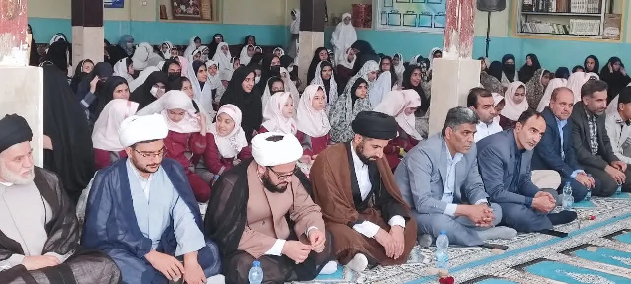آخرین نماز جماعت دانش آموزی سال تحصیلی جاری برگزار شد