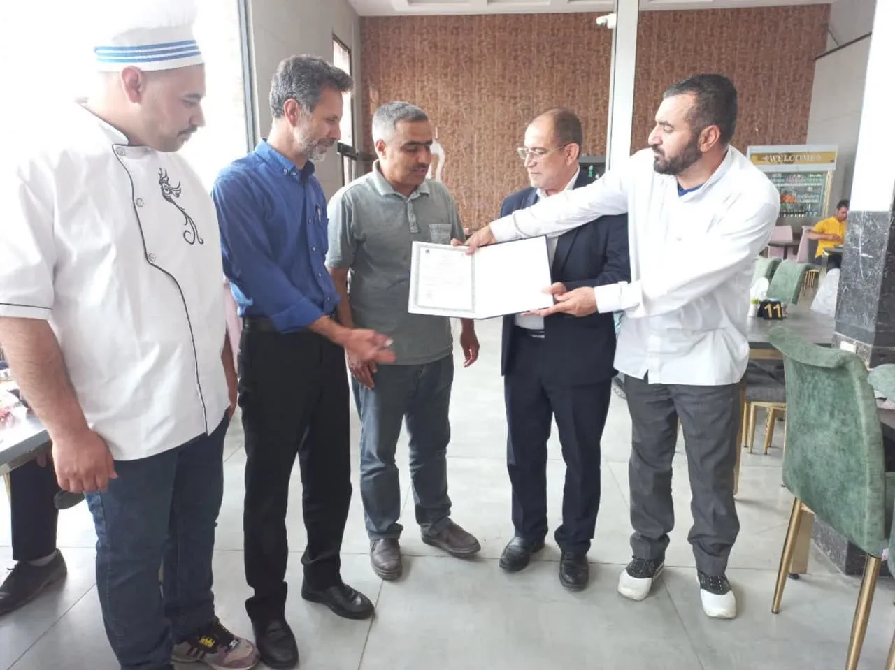 تقدیر از رستوران و مسجد بین راهی