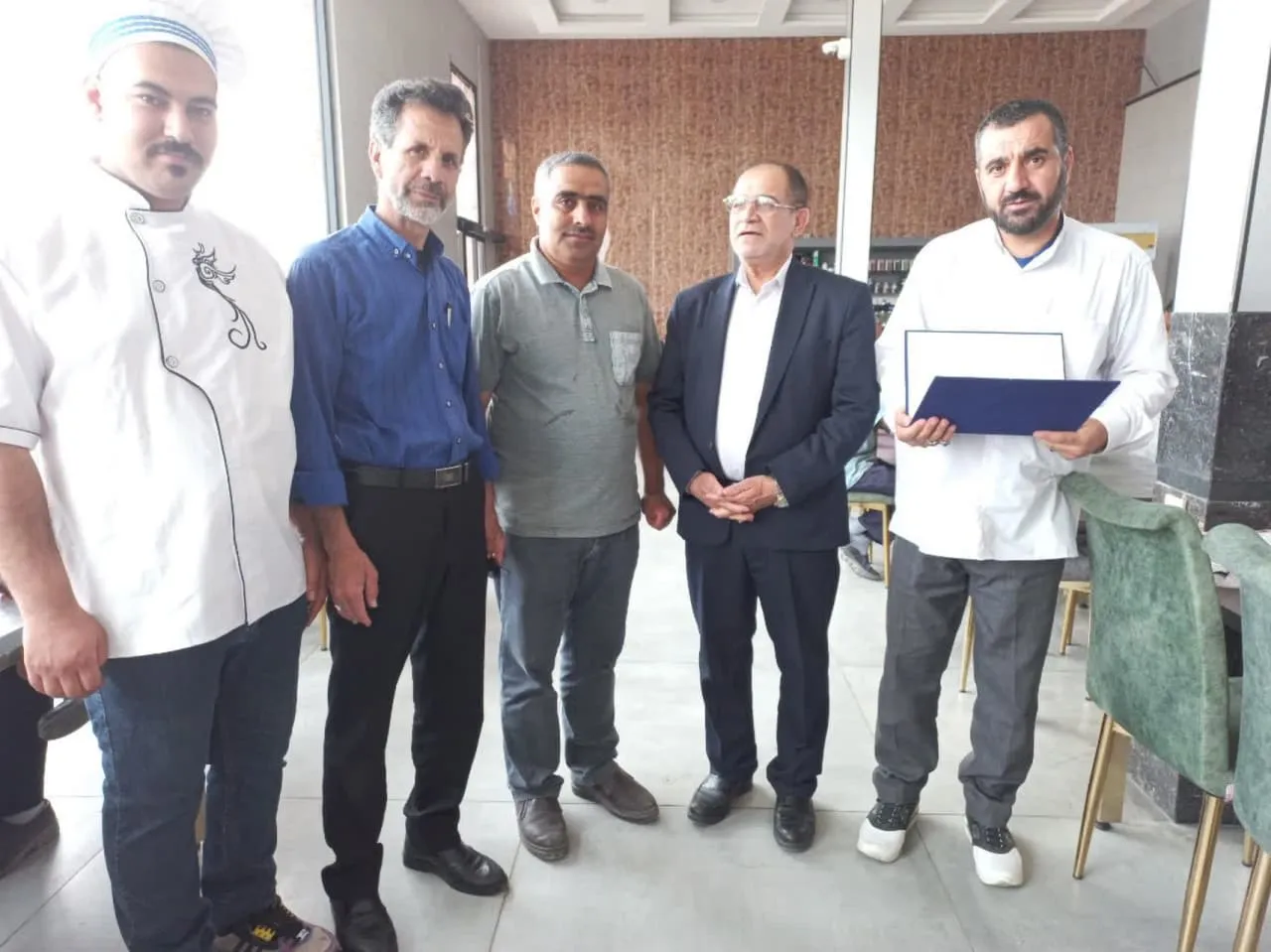 تقدیر از رستوران و مسجد بین راهی
