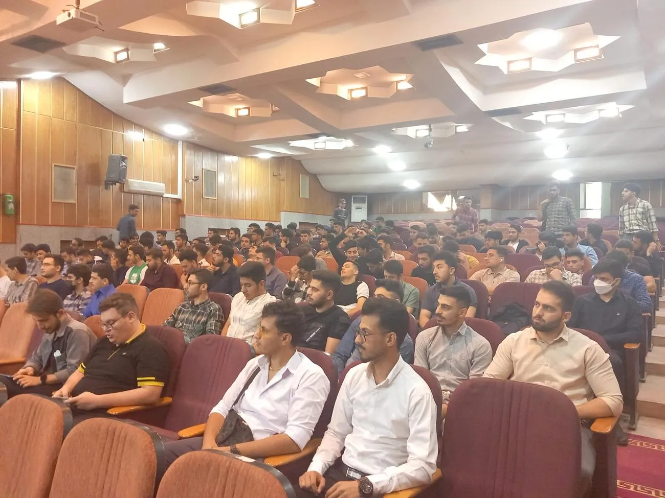 سمینار تخصصی نماز با حضور دکتر بهشتی در البرز