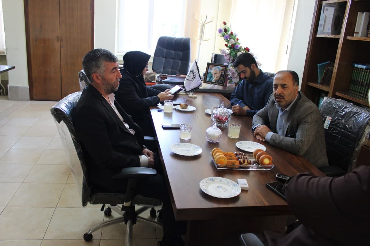 معاون توسعه و مدیریت گمرکات آذربایجان غربی با مدیر ستاد اقامه نماز دیدار و گفتگو کرد