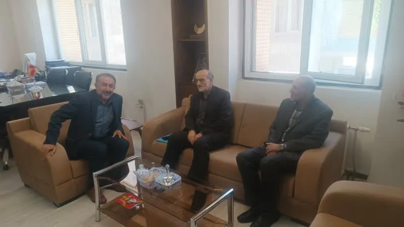 دیدار مدیر ستاد اقامه نماز با معاون توسعه، مدیریت و منابع انسانی استانداری