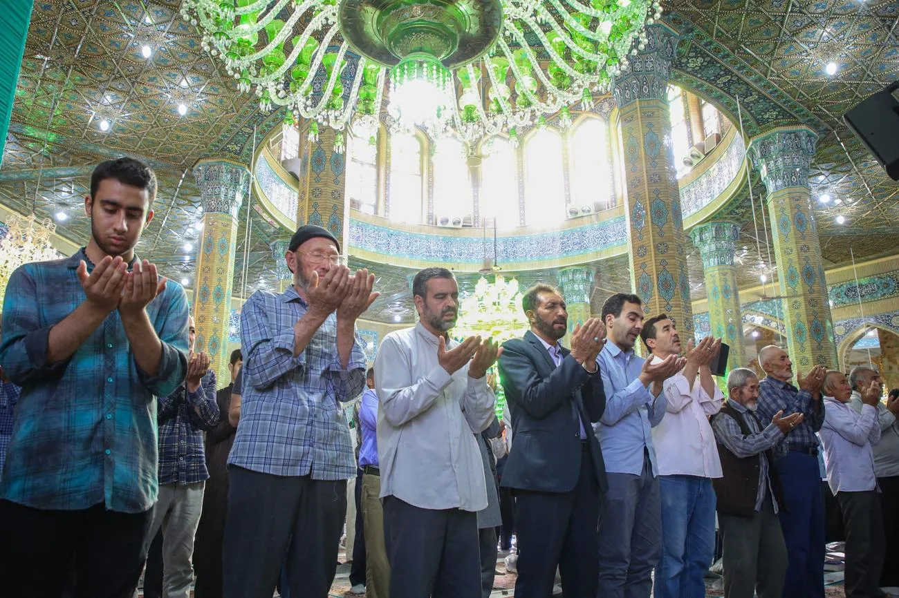 اقامه نماز عید سعید قربان در حرم مطهر حضرت فاطمه معصومه(س) و مسجد مقدس جمکران