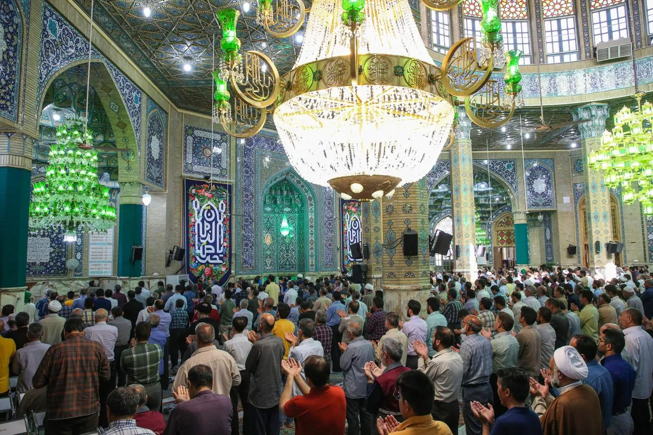 اقامه نماز عید سعید قربان در حرم مطهر حضرت فاطمه معصومه(س) و مسجد مقدس جمکران