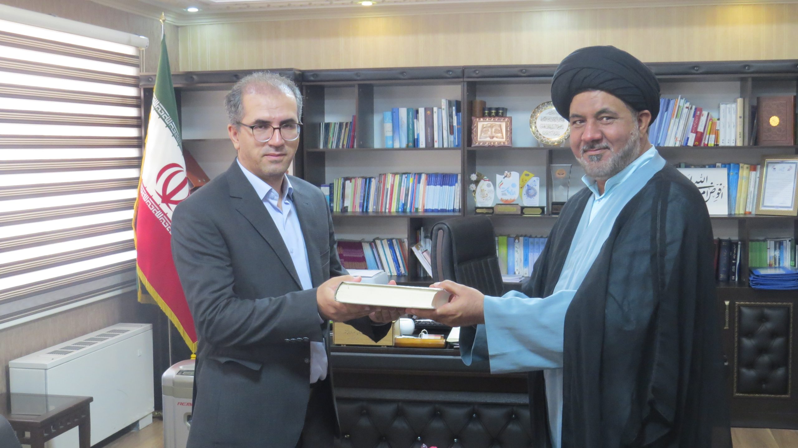 دیدار مدیر ستاد اقامه نماز با مدیرکل جدید اداره امور مالیاتی استان یزد