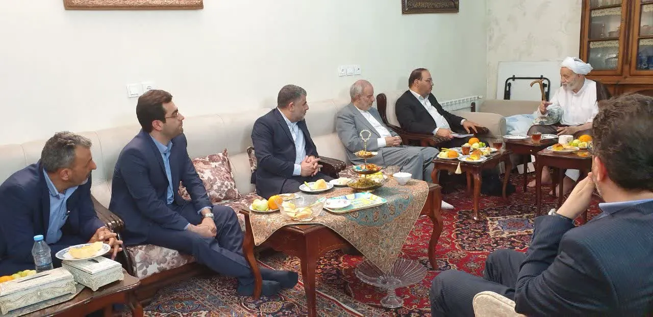معاون سازمان برنامه و بودجه کشور با رئیس ستاد اقامه نماز دیدار و گفتگو کرد