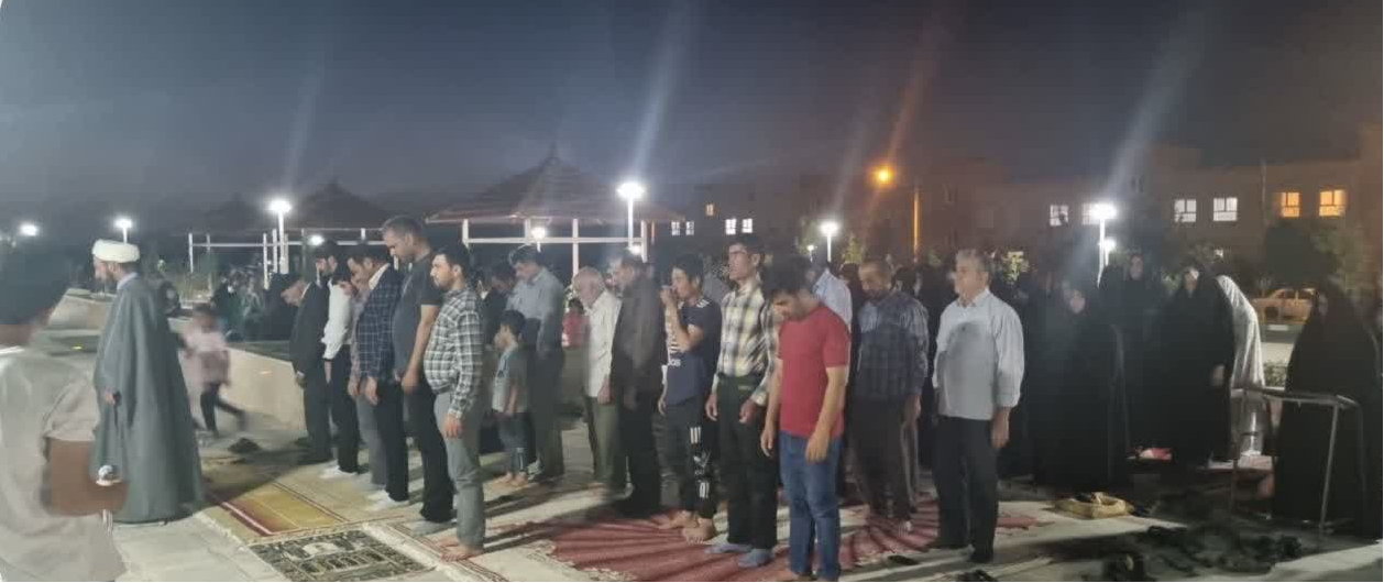 اقامه نماز جماعت در بوستان پرستار شهرستان کهک