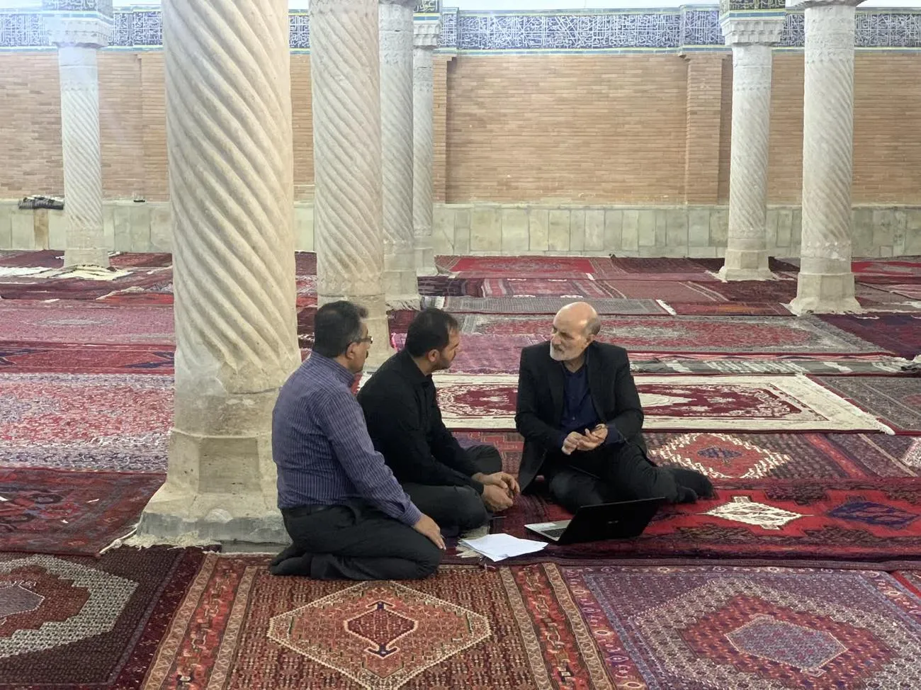 ضمن آموزش نحوه خواندن نماز و قرائت صحیح آن با نماز و معنویات مانوس می شوند و از آسیب های اجتماعی دور نگه داشته می شوند.