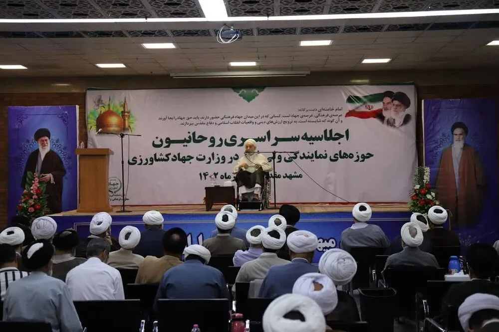 حجت الاسلام و المسلمین قرائتی در جمع روحانیون جهاد کشاورزی در مشهد شرکت کرد