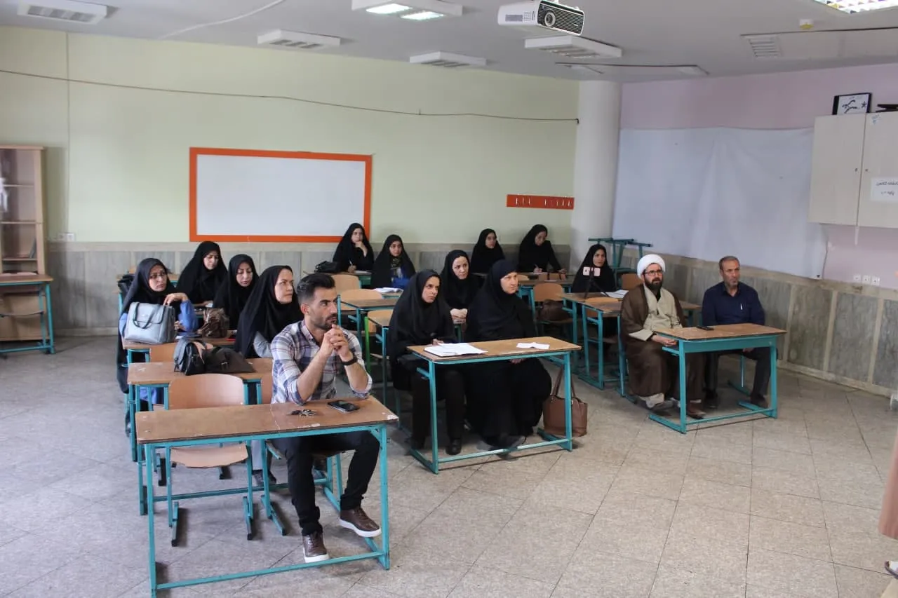 دومین دوره آموزشی تربیت مربی کودک، نوجوان و خانواده با موضوع نماز و مهدویت در استان مرکزی