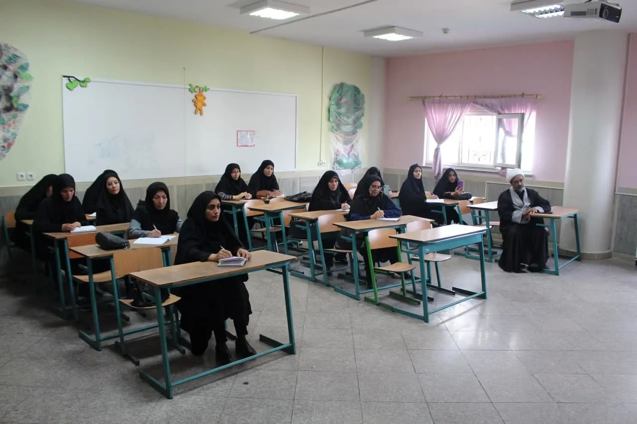 دومین دوره آموزشی تربیت مربی کودک، نوجوان و خانواده با موضوع نماز و مهدویت در استان مرکزی