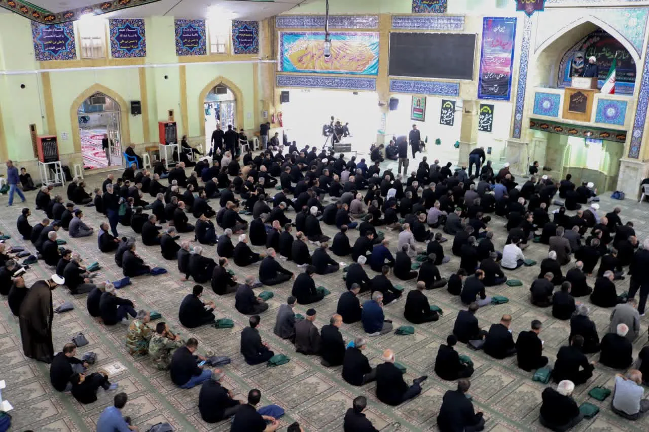 نماز ظهر عاشورا باحضور پرشکوه مردم در همدان اقامه شد