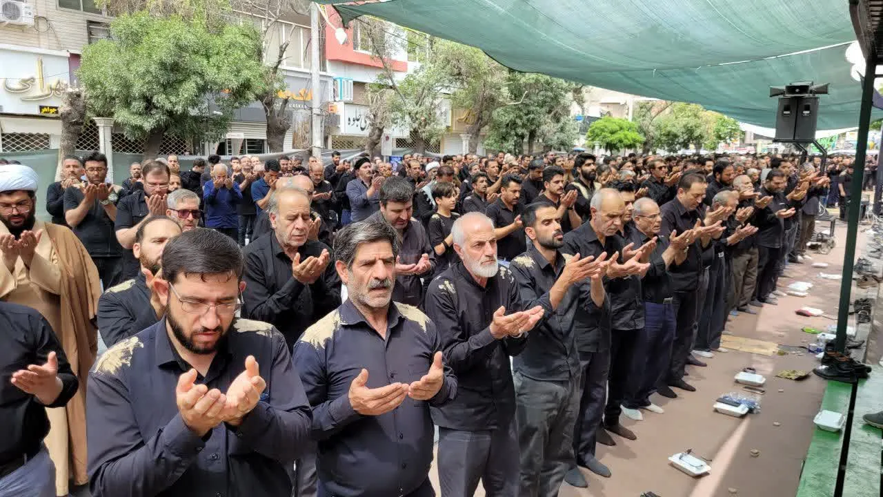 نماز ظهر عاشورا باحضور پرشکوه مردم در همدان اقامه شد