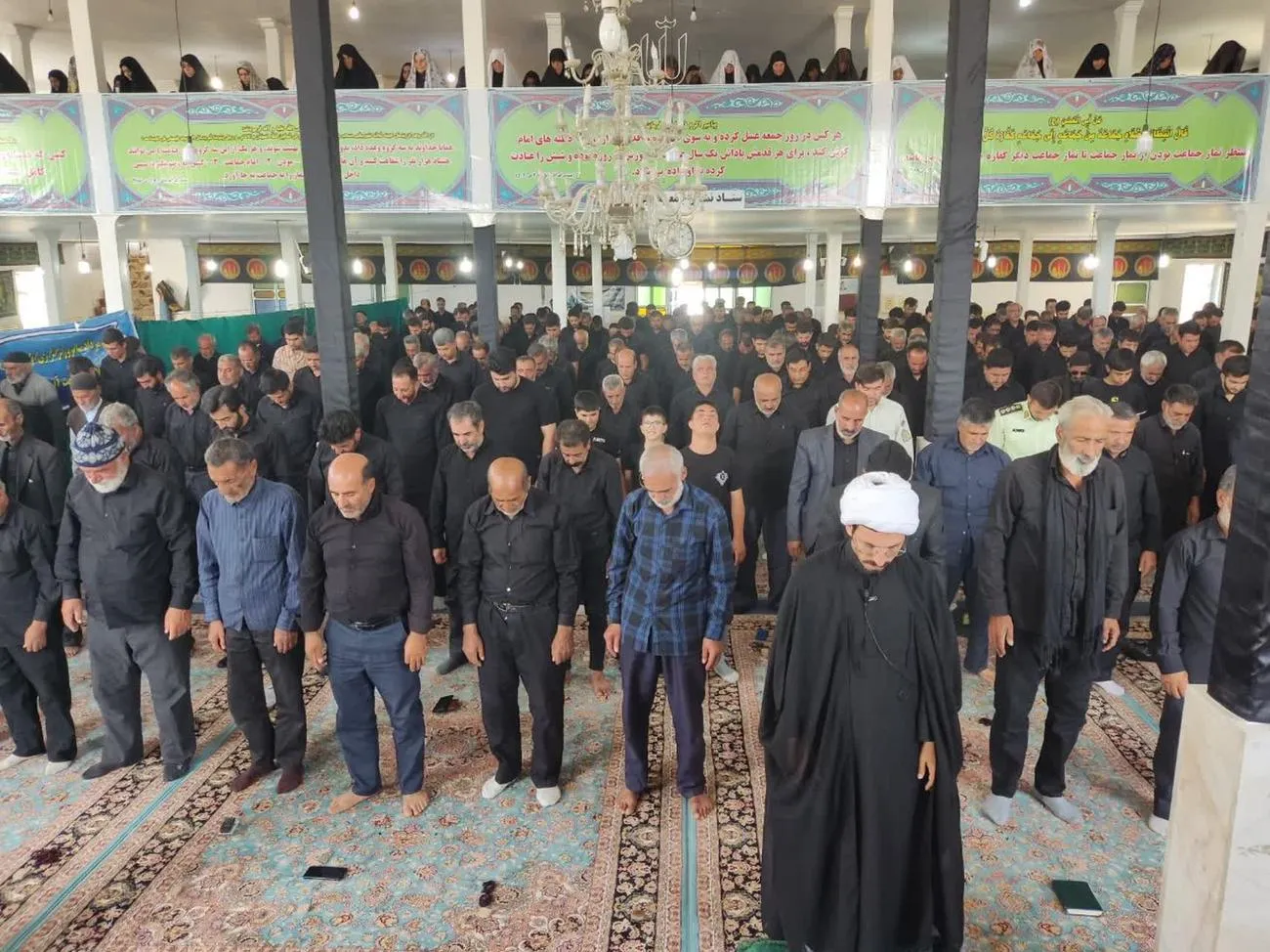 نماز ظهر عاشورا باحضور پرشکوه مردم در همدان اقامه شد