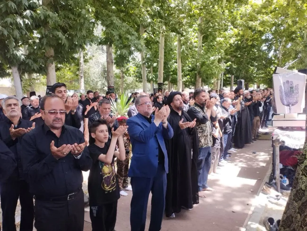 نماز ظهر عاشورا باحضور پرشکوه مردم در همدان اقامه شد