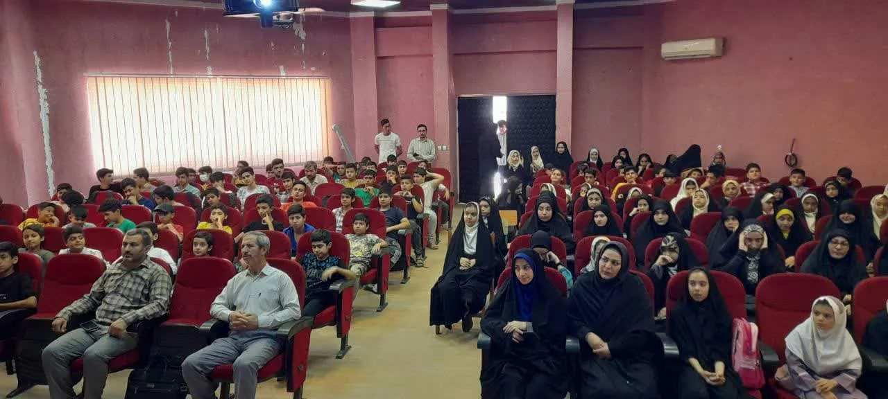 نشستهای هماندیشی شیوههای جذب نوجوانان و جوانان به نماز در شهرستان رامیان