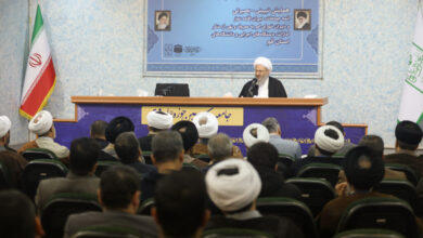 نشست بصیرتی ائمه جماعات و دبیران اقامه نماز ادارات و دانشگاه های قم برگزار شد