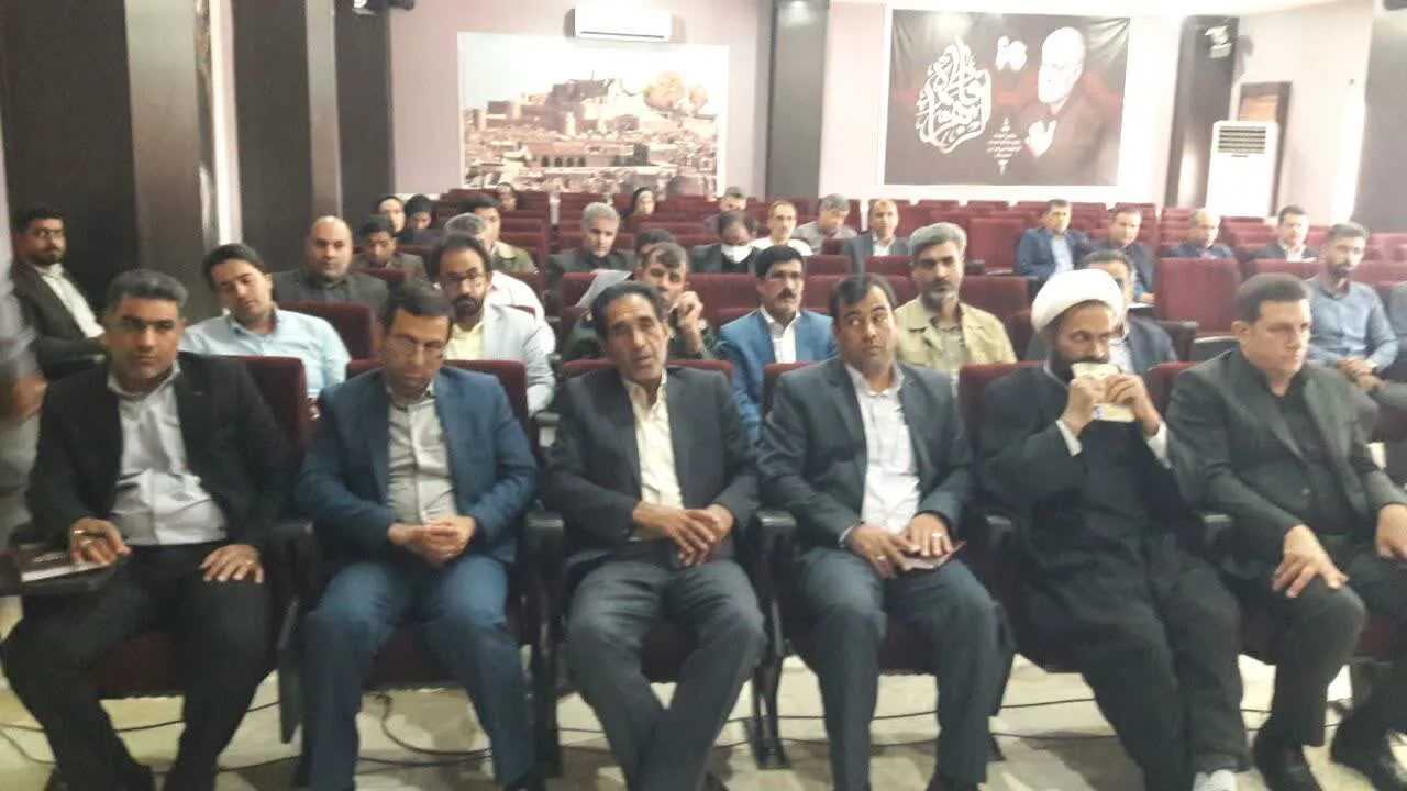 تشکیل جلسه شورا اداری با محوریت نماز در شهرستان بم
