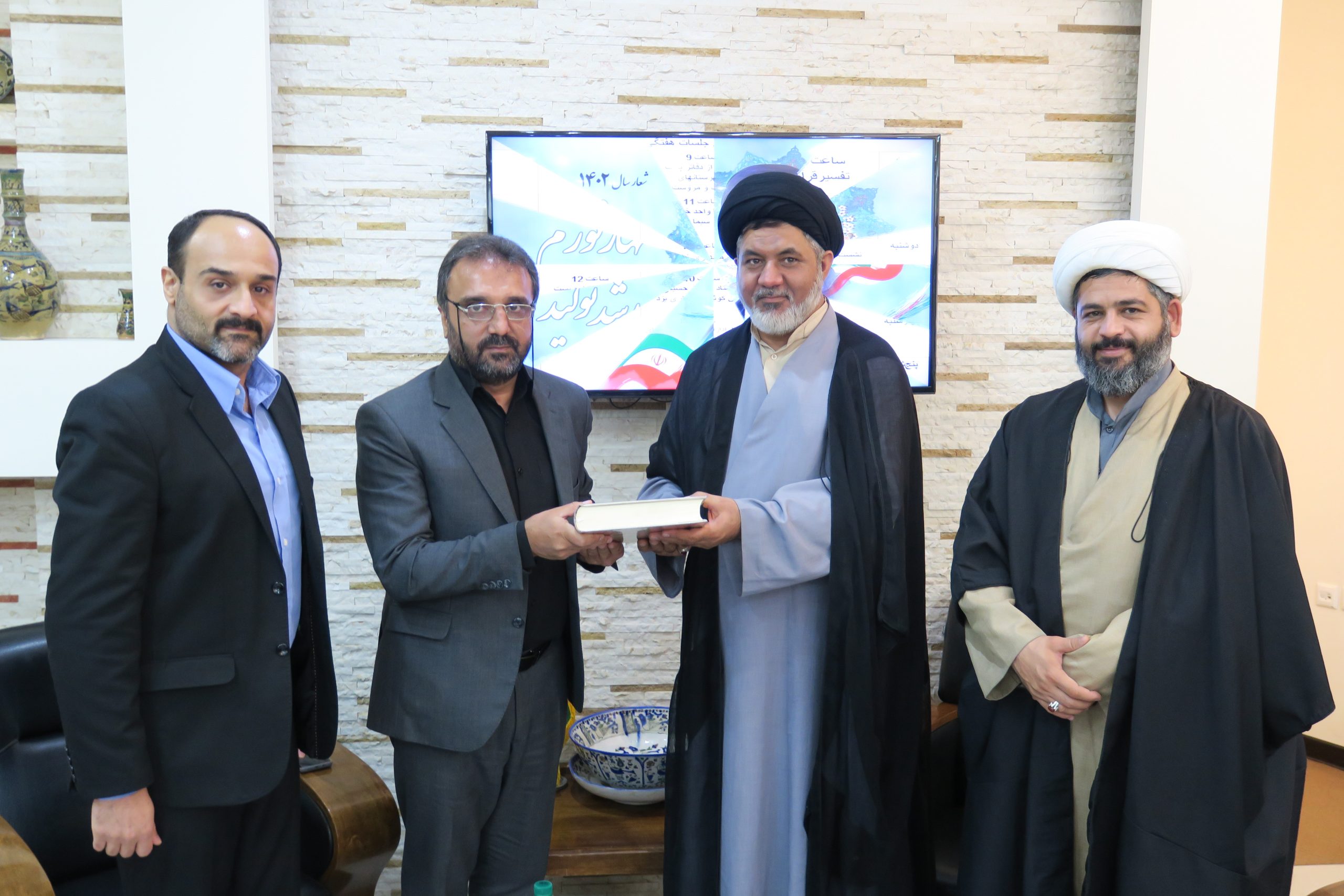 مدیر ستاد اقامه نماز استان با مدیرکل جدید اداره پست استان دیدار کرد