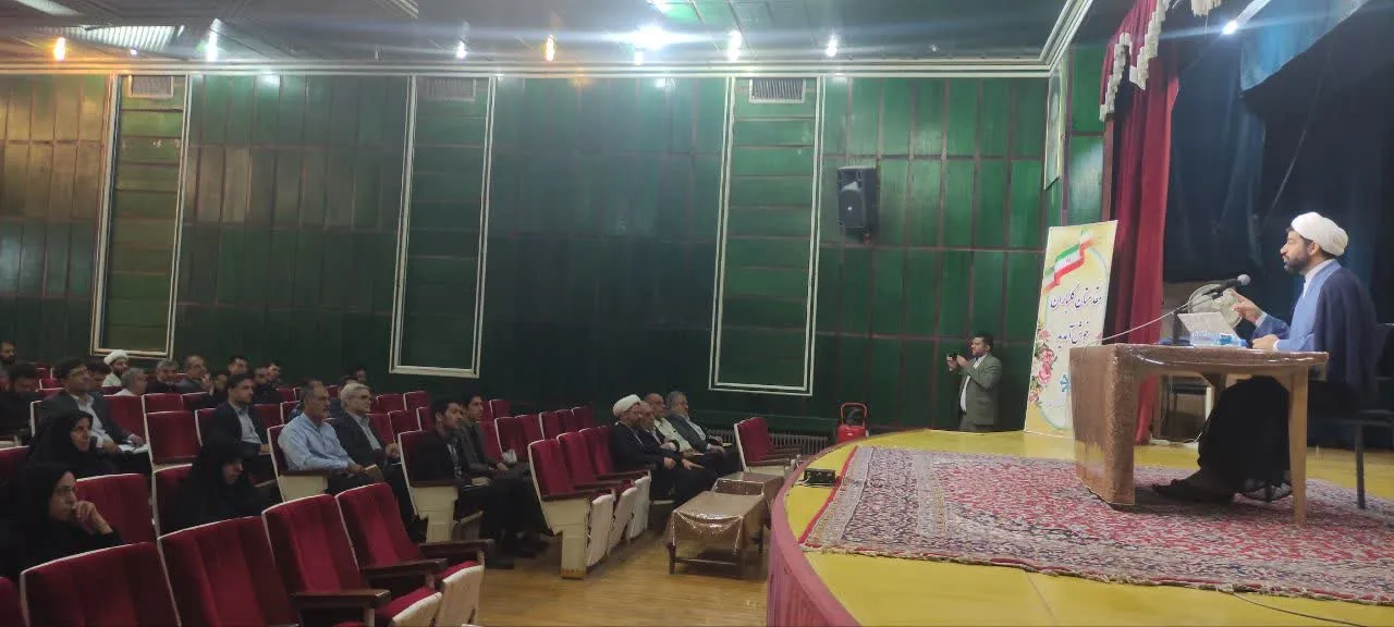 دوره آموزشی مبین ویژه بیش از صد نفر از مدیران مدارس غیر دولتی با حضور استاد آیتی برگزاری شد