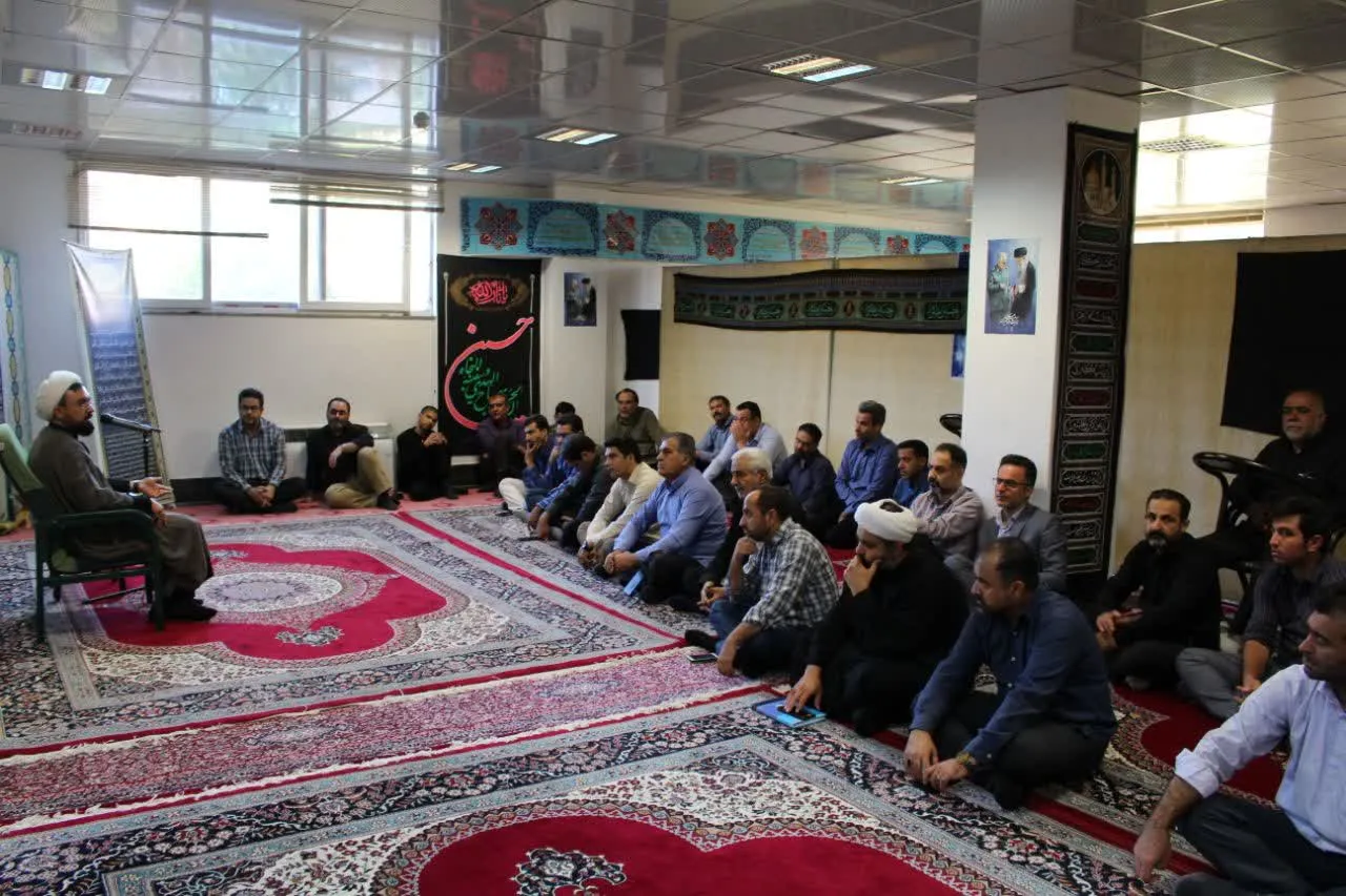 مدیر ستاد اقامه نماز استان سمنان به مناسبت دهه ترویج نماز در صدا و سیما سخنرانی کرد