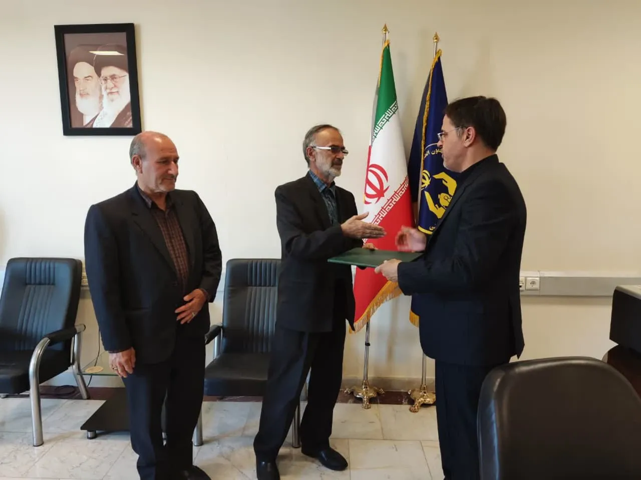 تقدیر مدیر ستاد اقامه نماز استان از مدیرکل کمیته امداد امام خمینی(ره) استان ایلام