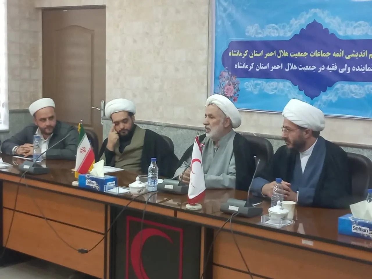 نشست هم اندیشی ائمه جماعت جمعیت هلال احمر استان کرمانشاه برگزار شد