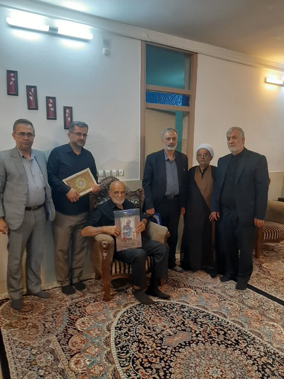 دیدار قائم مقام ستاد اقامه نماز با خانواده مرحوم آریان نژاد