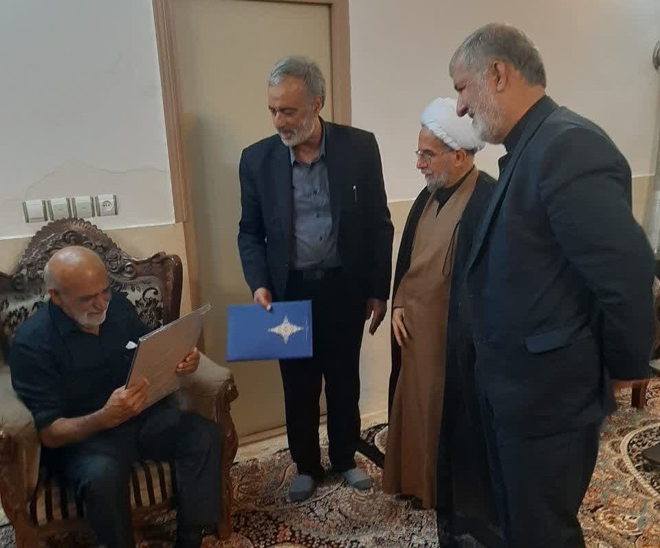 دیدار قائم مقام ستاد اقامه نماز با خانواده مرحوم آریان نژاد