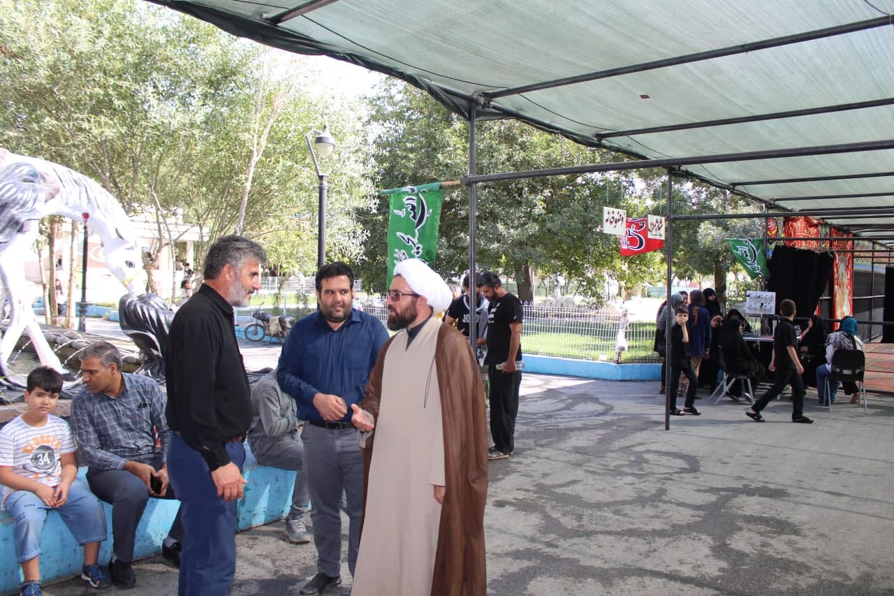 مدیر ستاد اقامه نماز استان مرکزی از موکب های بین راهی بازدید کرد
