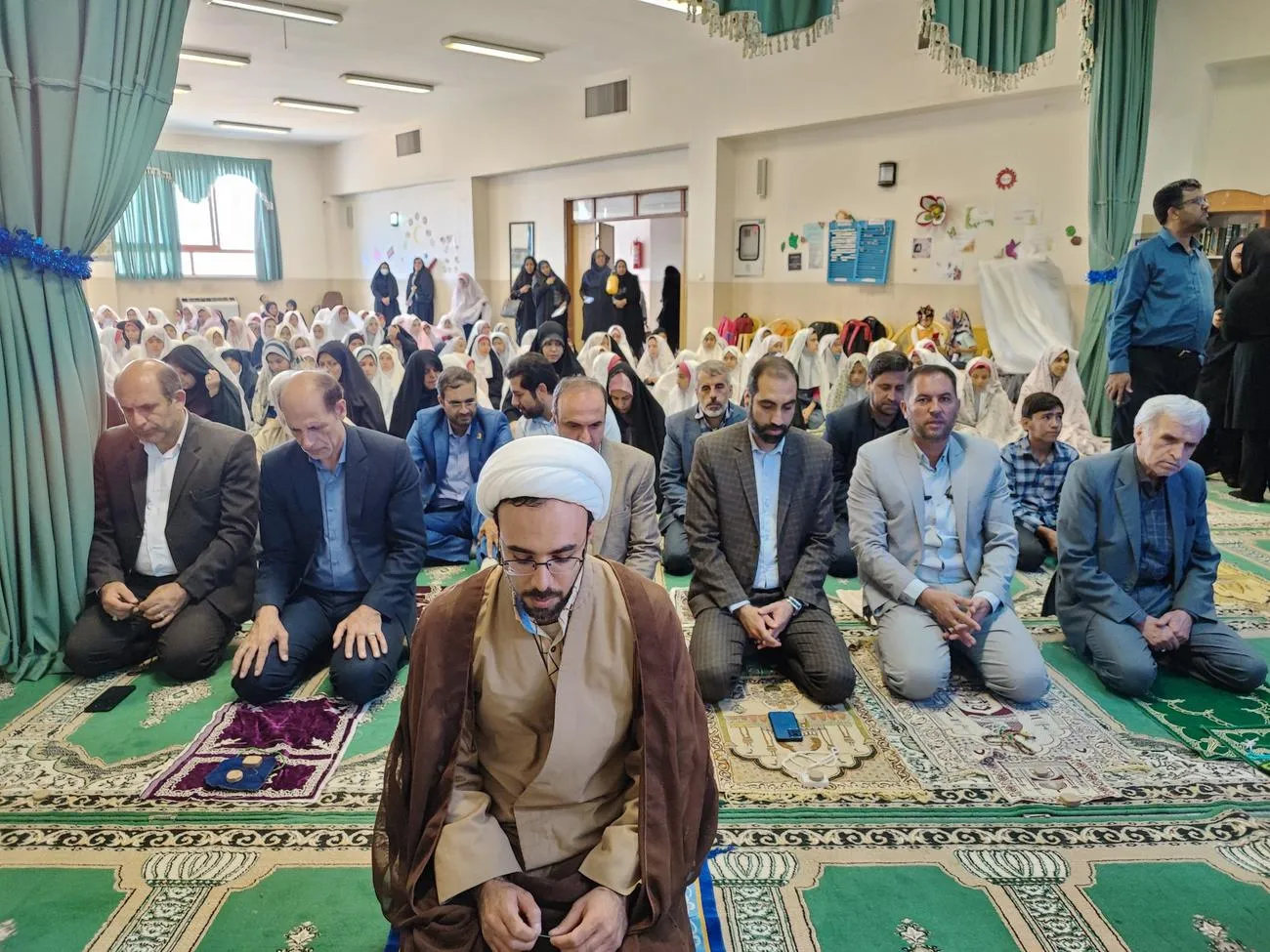 زنگ اول نماز مدارس با عنوان إنی احب الصلاة در مدارس استان اصفهان