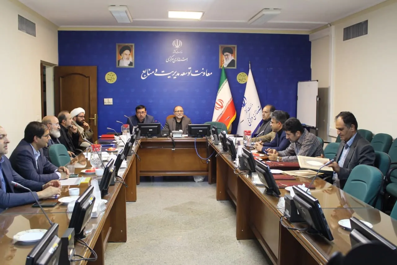 جلسه کارگروه بررسی وضعیت فضاهای اقامه نماز در راه های مواصلاتی استان مرکزی برگزار شد