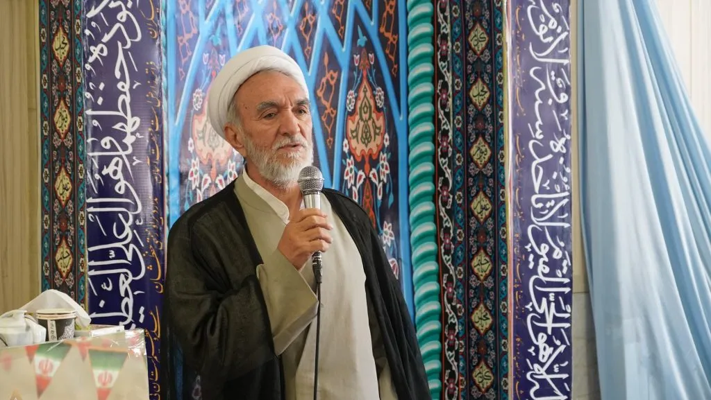 اقامت نماز ظهر و عصر در مراسم "زنگ نماز دانش آموزی" به امامت حضرت آیتالله علم الهدی نماینده ولی فقیه و امام جمعه مشهدمقدس