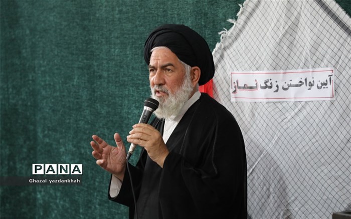 نماز وسیله قرب الهی و مایه آرامش انسانهاست