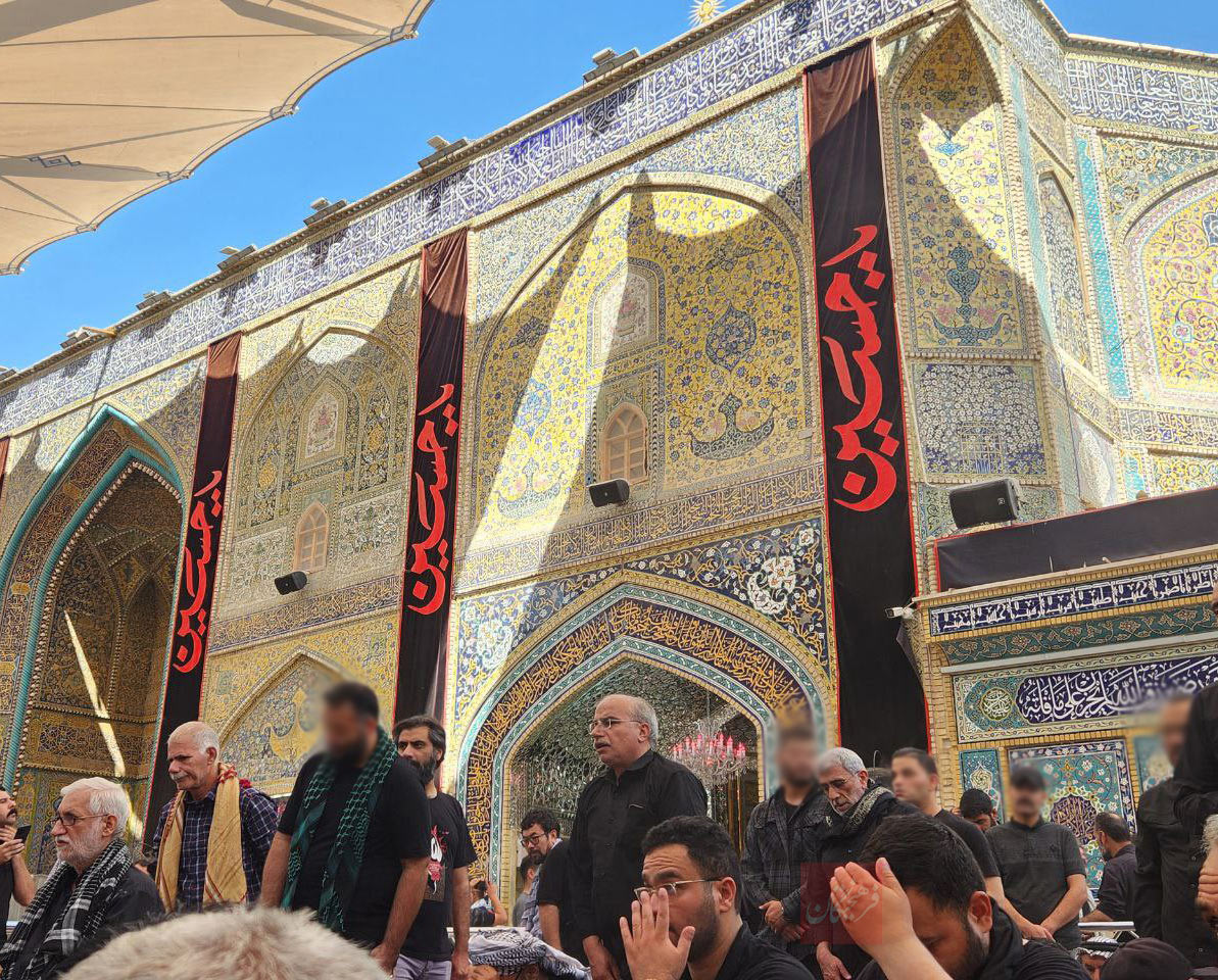 اقامه نماز فرمانده سپاه قدس در حرم مطهر امیرالمومنین(ع)