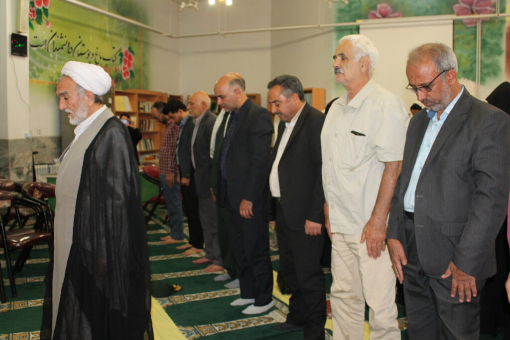 مدیر ستاد اقامه نماز خراسان رضوی در مراسم زنگ نماز شروع سال تحصیلی مدرسه استثنایی نابینایان حضور یافت