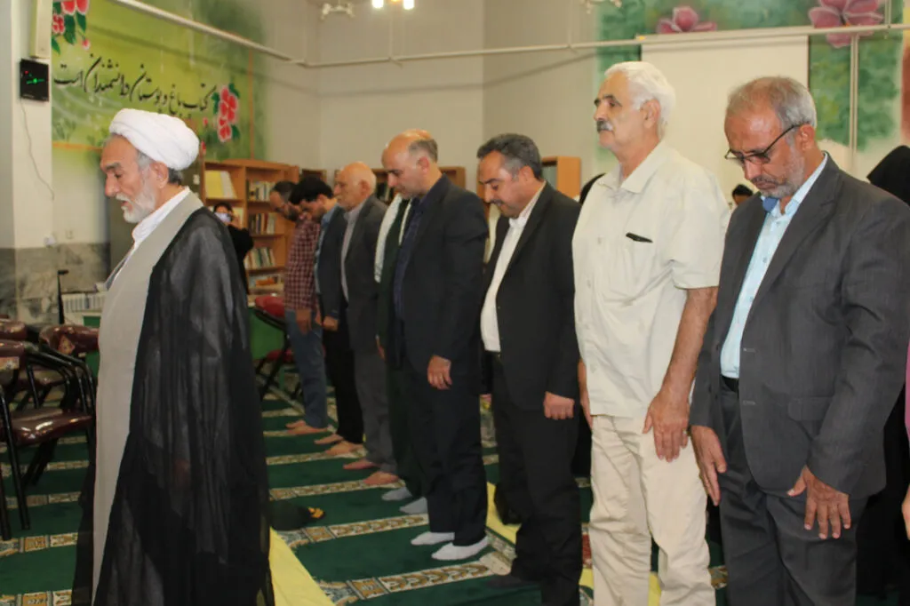 مدیر ستاد اقامه نماز خراسان رضوی در مراسم زنگ نماز شروع سال تحصیلی مدرسه استثنایی نابینایان حضور یافت
