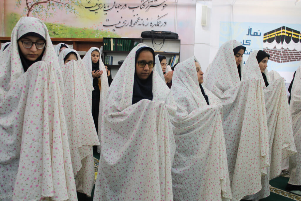 مدیر ستاد اقامه نماز خراسان رضوی در مراسم زنگ نماز شروع سال تحصیلی مدرسه استثنایی نابینایان حضور یافت