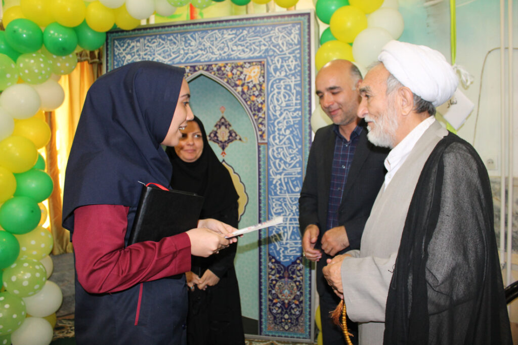 مدیر ستاد اقامه نماز خراسان رضوی در مراسم زنگ نماز شروع سال تحصیلی مدرسه استثنایی نابینایان حضور یافت