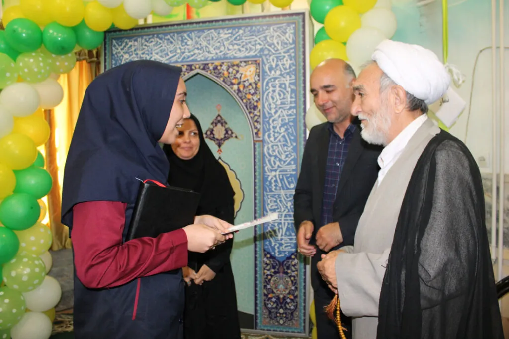 مدیر ستاد اقامه نماز خراسان رضوی در مراسم زنگ نماز شروع سال تحصیلی مدرسه استثنایی نابینایان حضور یافت