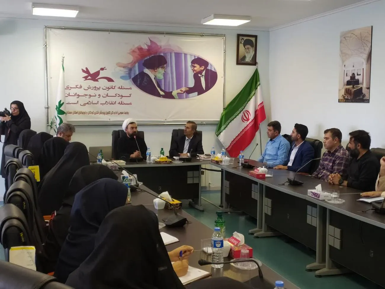 مدیر ستاد اقامه نماز استان سمنان در جلسه هم اندیشی با مدیر کل کانون پرورشی فکری کودکان و نوجوانان حضور یافت