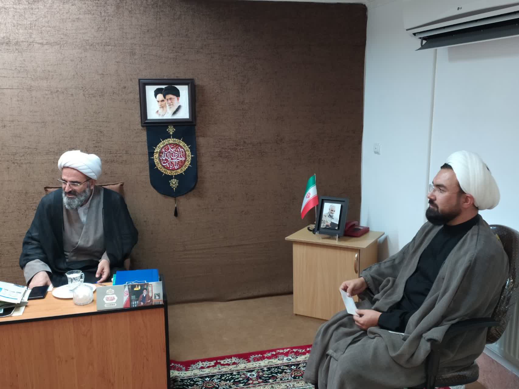 مدیر ستاد اقامه نماز استان سمنان، با امام جمعه دیدار کرد.