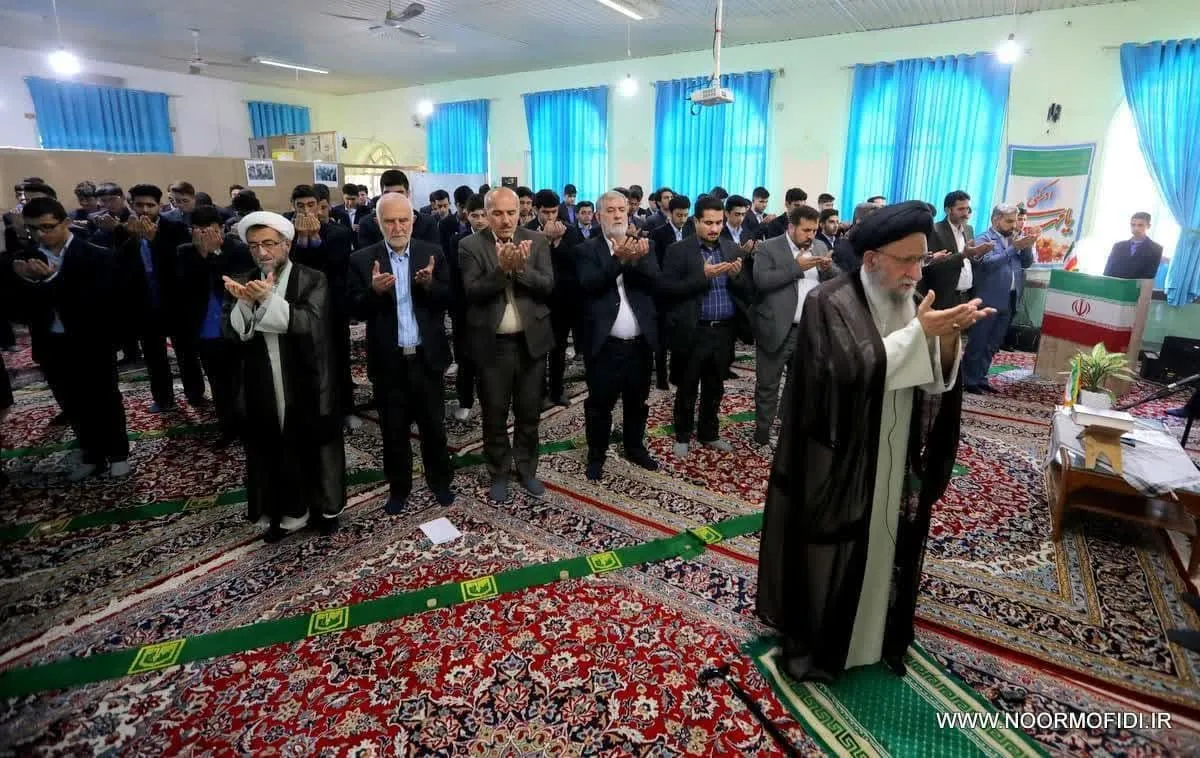 دوشنبه های نمازی در دبیرستان پسرانه شاهد گرگان