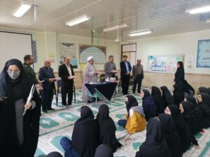 نشست دانش آموزی با موضوع نماز در مدارس شهرستان آزادشهر