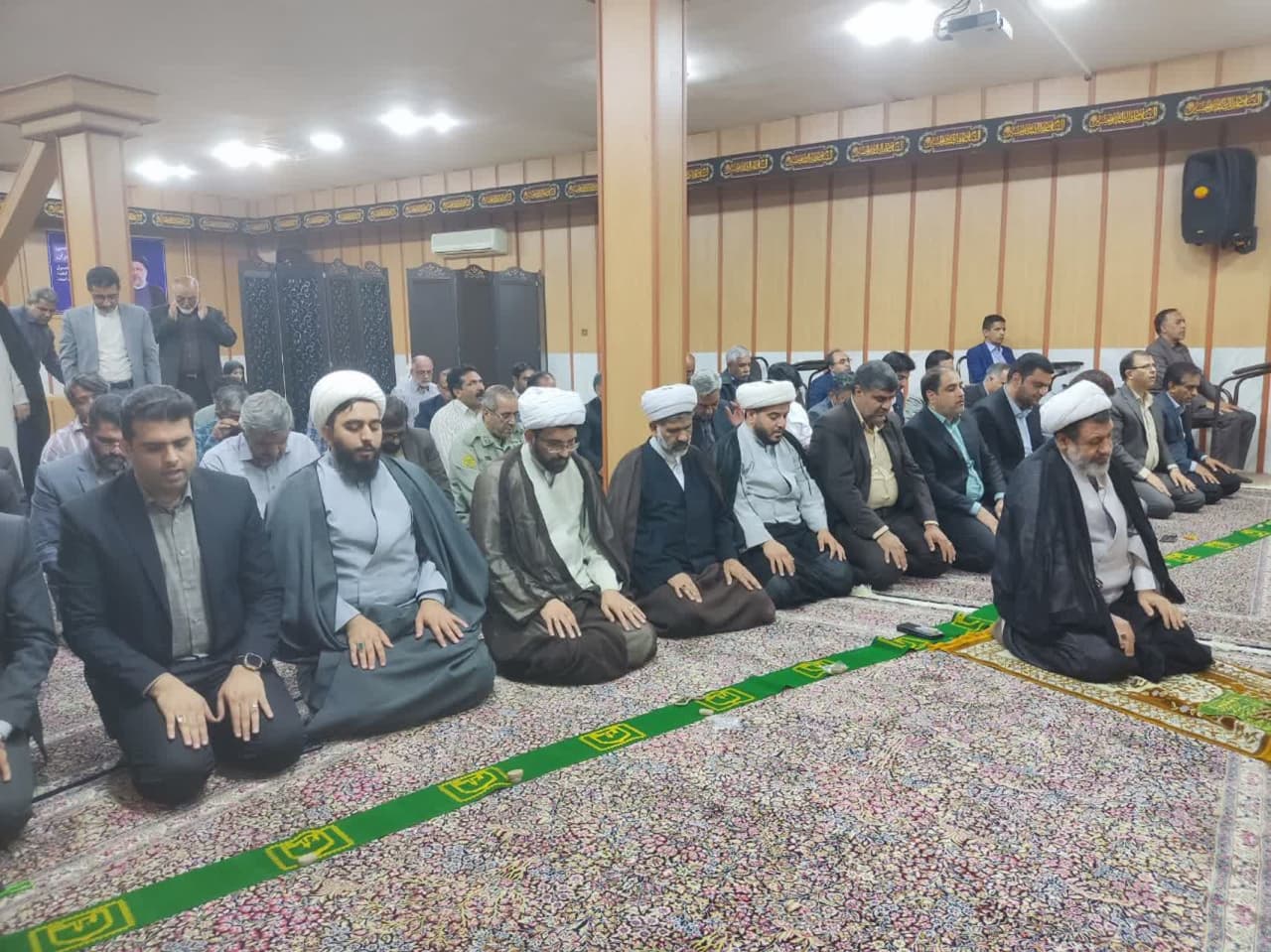 اقامه نماز وحدت بخش ادارات شهر کرمان