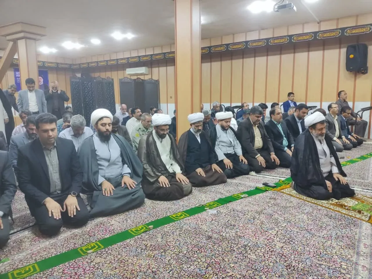 اقامه نماز وحدت بخش ادارات شهر کرمان