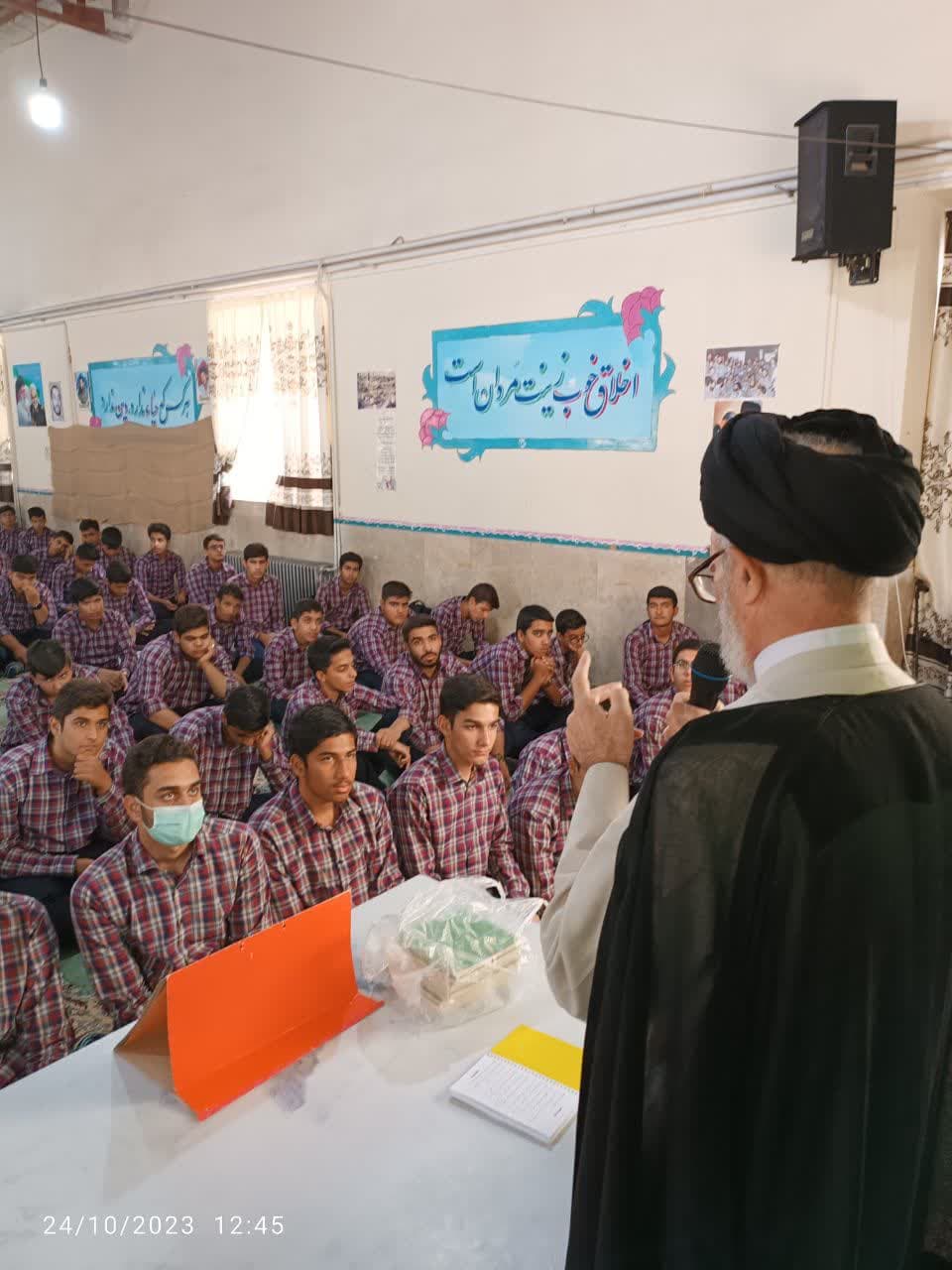 برگزاری نشست دانش آموزی در مدرسه شاهد شهرستان رفسنجان